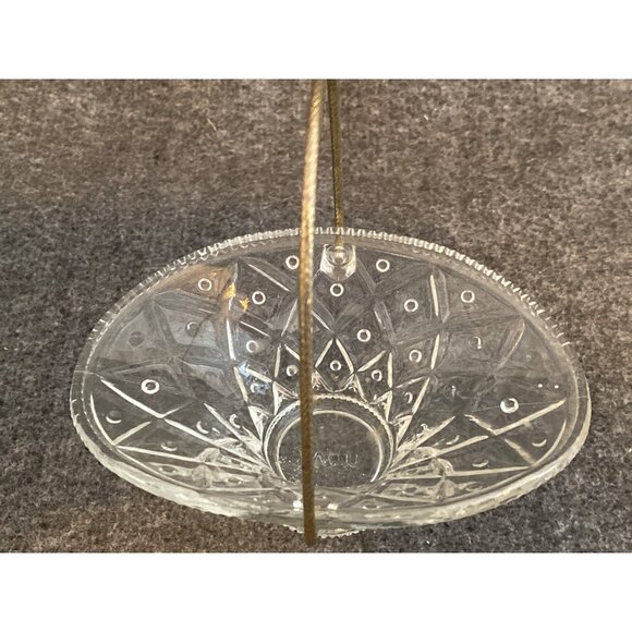 VTG Avon Clear Pressed Glass Basket Gold Twisted Metal Handle 5.5 x6" - Picture 4 of 8